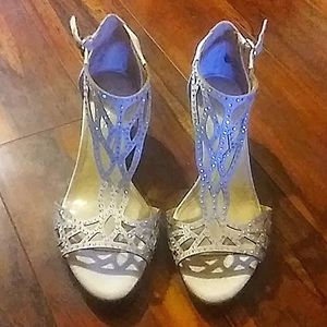 NWT Vince Camuto 8.5 Crystal Strappy Sandals